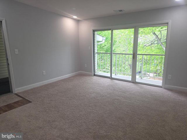 6 MULBERRY CT, Hamilton, NJ 08619