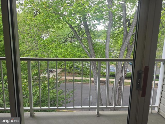 6 MULBERRY CT, Hamilton, NJ 08619