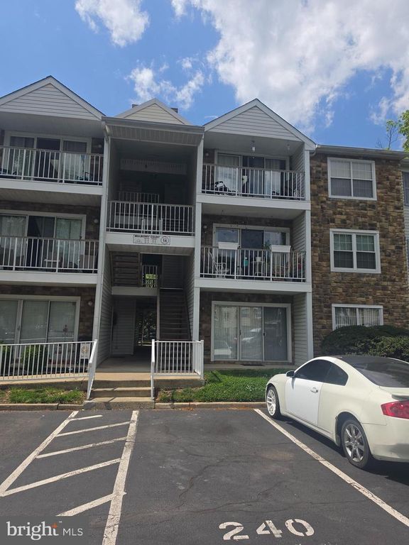 6 MULBERRY CT, Hamilton, NJ 08619