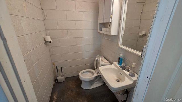 32011 Plymouth Road, Livonia, MI 48150