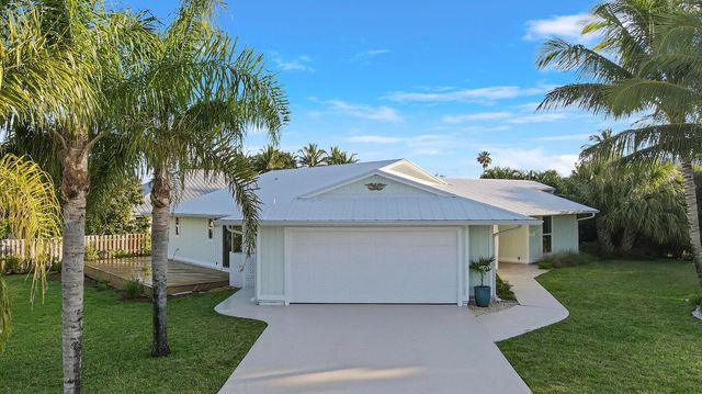 5273 SE Tall Pines Way, Stuart, FL 34997