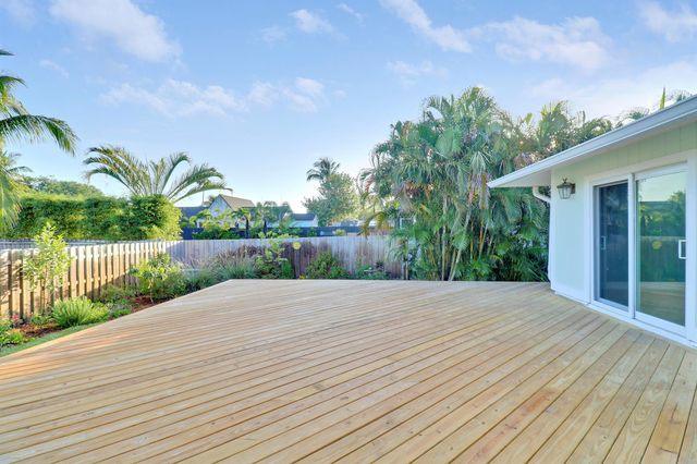 5273 SE Tall Pines Way, Stuart, FL 34997