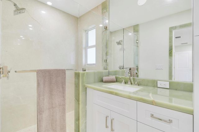5273 SE Tall Pines Way, Stuart, FL 34997