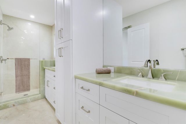 5273 SE Tall Pines Way, Stuart, FL 34997
