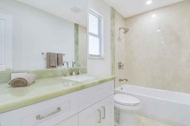 5273 SE Tall Pines Way, Stuart, FL 34997