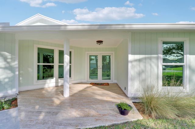 5273 SE Tall Pines Way, Stuart, FL 34997