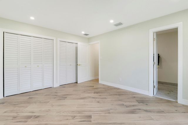 5273 SE Tall Pines Way, Stuart, FL 34997