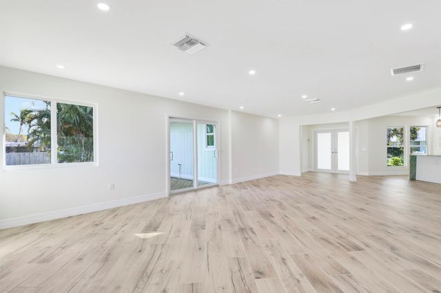 5273 SE Tall Pines Way, Stuart, FL 34997