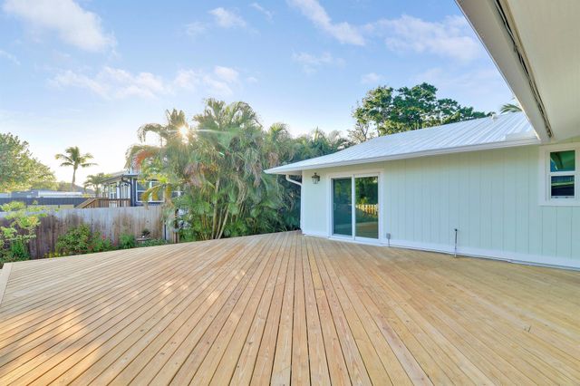 5273 SE Tall Pines Way, Stuart, FL 34997