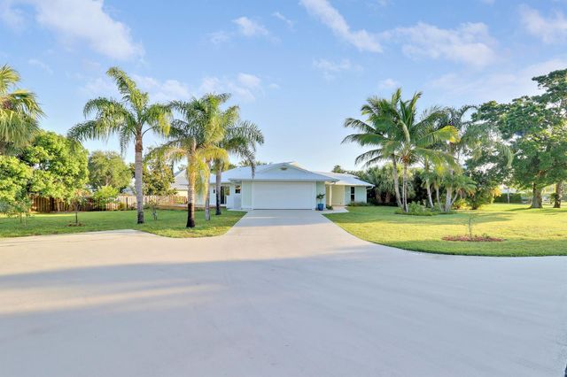 5273 SE Tall Pines Way, Stuart, FL 34997