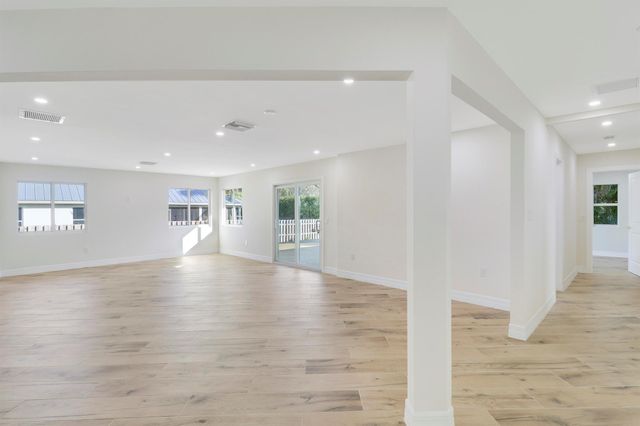 5273 SE Tall Pines Way, Stuart, FL 34997