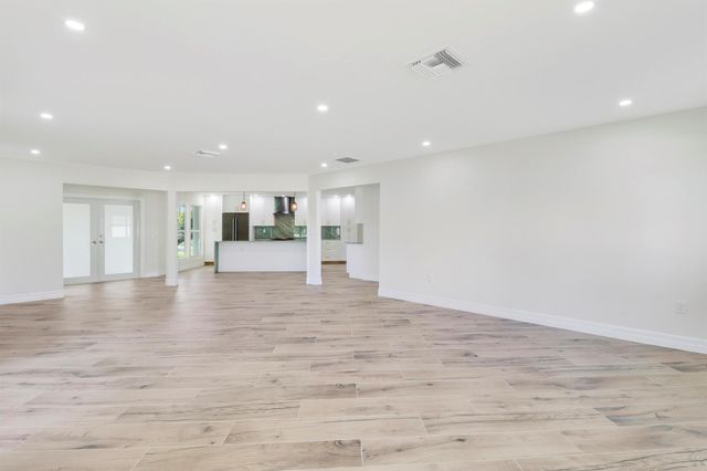 5273 SE Tall Pines Way, Stuart, FL 34997