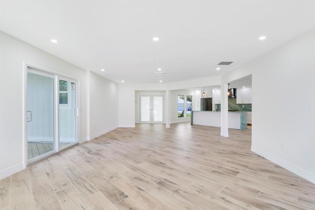 5273 SE Tall Pines Way, Stuart, FL 34997
