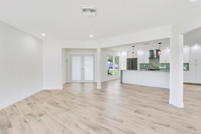 5273 SE Tall Pines Way, Stuart, FL 34997