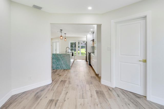 5273 SE Tall Pines Way, Stuart, FL 34997