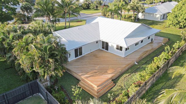 5273 SE Tall Pines Way, Stuart, FL 34997