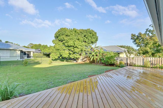 5273 SE Tall Pines Way, Stuart, FL 34997