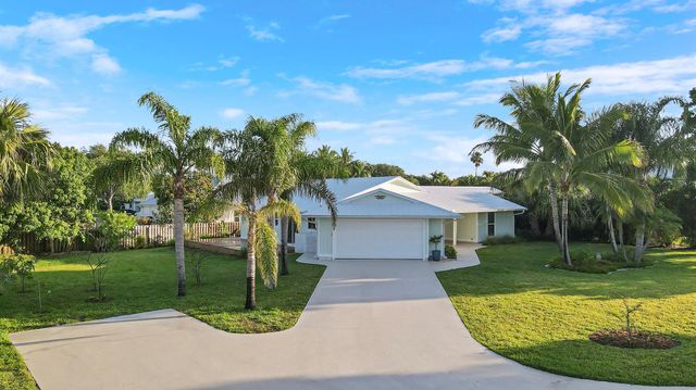 5273 SE Tall Pines Way, Stuart, FL 34997