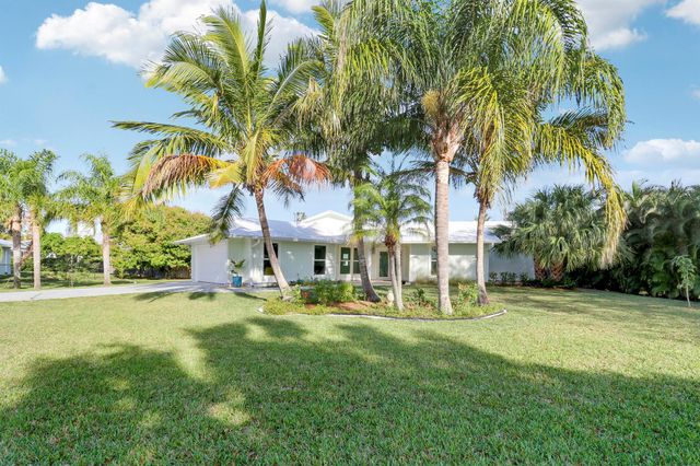 5273 SE Tall Pines Way, Stuart, FL 34997