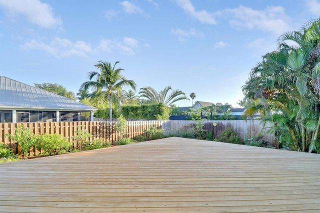 5273 SE Tall Pines Way, Stuart, FL 34997