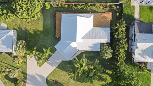 5273 SE Tall Pines Way, Stuart, FL 34997