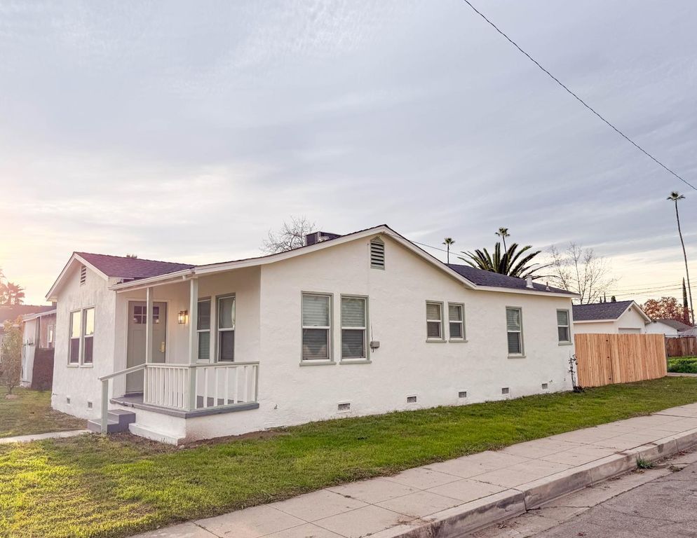 Image 1 of property listing at 900 Trinity Avenue, Chowchilla, CA 93610