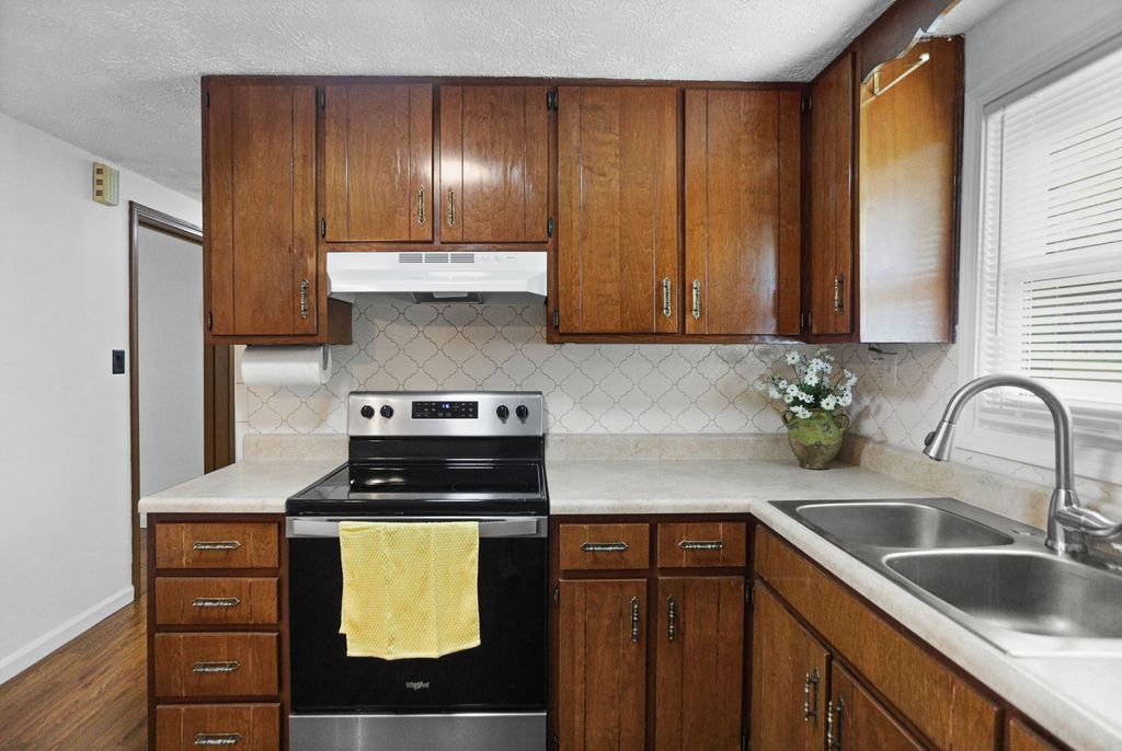 Image 11 of property listing at 529 Marquis Avenue, Centralia, IL 62801