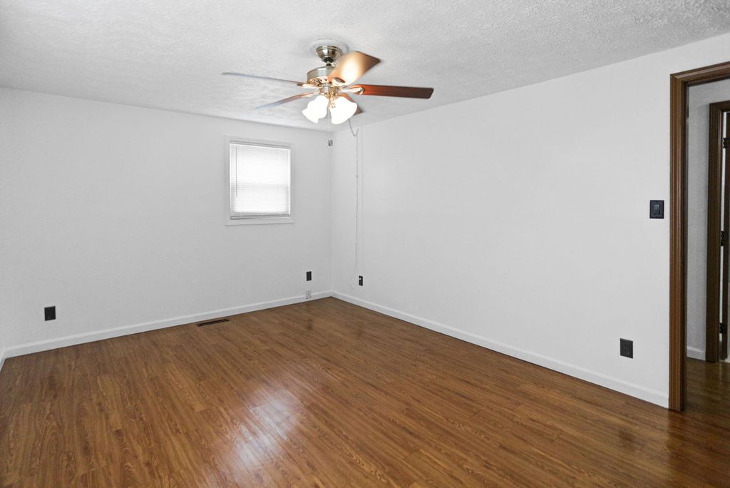 Image 15 of property listing at 529 Marquis Avenue, Centralia, IL 62801