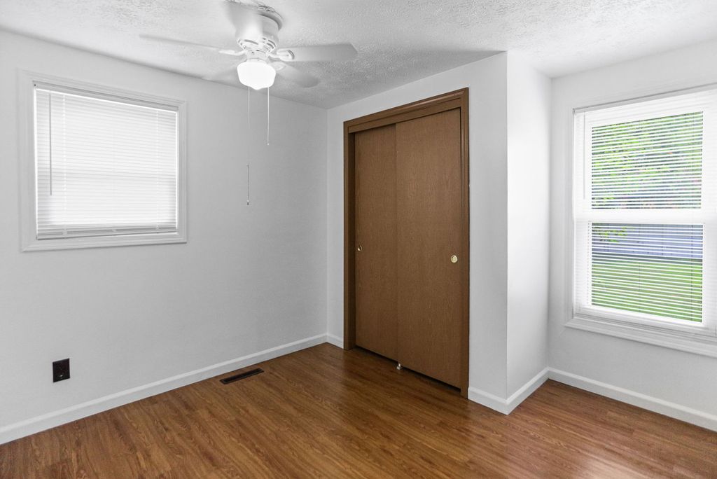 Image 16 of property listing at 529 Marquis Avenue, Centralia, IL 62801