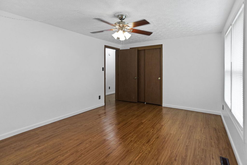Image 18 of property listing at 529 Marquis Avenue, Centralia, IL 62801