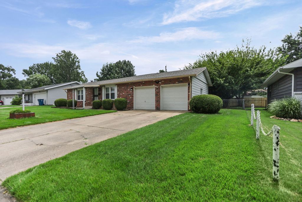 Image 25 of property listing at 529 Marquis Avenue, Centralia, IL 62801