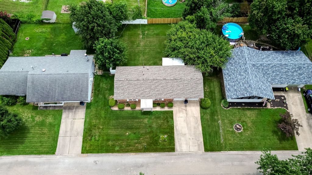 Image 29 of property listing at 529 Marquis Avenue, Centralia, IL 62801