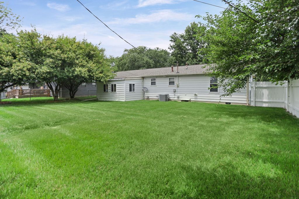 Image 5 of property listing at 529 Marquis Avenue, Centralia, IL 62801