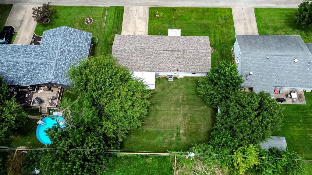 Image 7 of property listing at 529 Marquis Avenue, Centralia, IL 62801