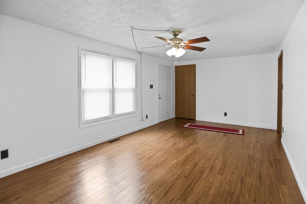 Image 8 of property listing at 529 Marquis Avenue, Centralia, IL 62801