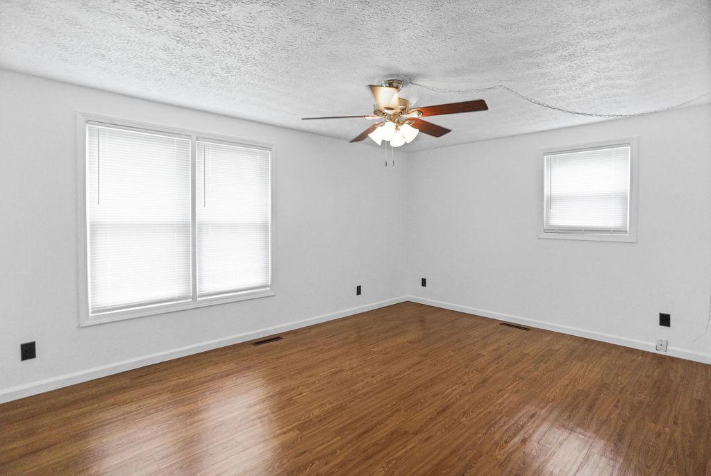 Image 9 of property listing at 529 Marquis Avenue, Centralia, IL 62801