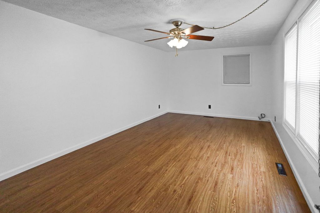 Image 10 of property listing at 529 Marquis Avenue, Centralia, IL 62801