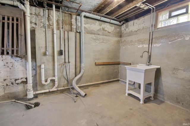 129 N Seminole Circle, Fort Wayne, IN 46807