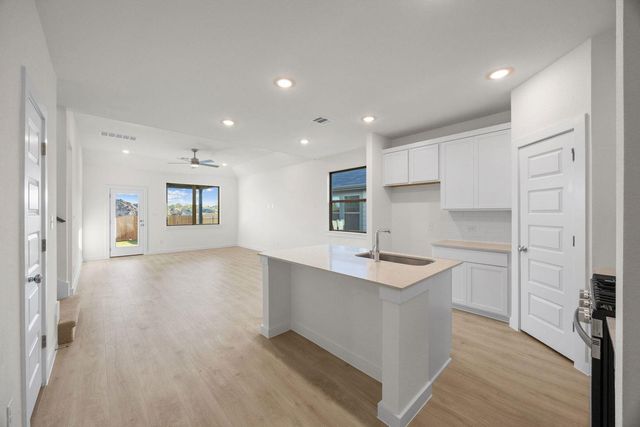 109 Mandeville DR, Hutto, TX 78621