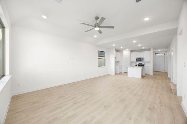 109 Mandeville DR, Hutto, TX 78621