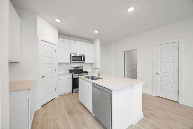 109 Mandeville DR, Hutto, TX 78621