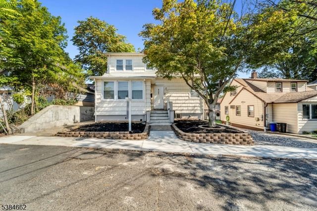 757 Ray Ave, Ridgefield Boro, NJ 07657