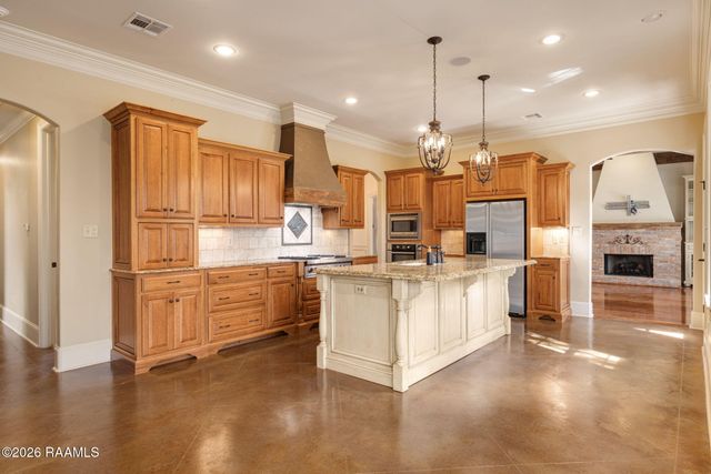 105 Shinnecock Hills Drive, Broussard, LA 70518