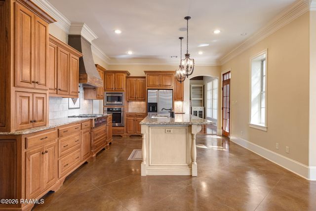 105 Shinnecock Hills Drive, Broussard, LA 70518