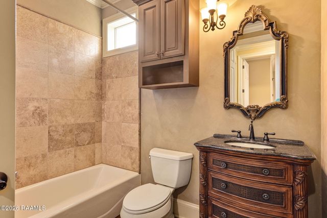 105 Shinnecock Hills Drive, Broussard, LA 70518