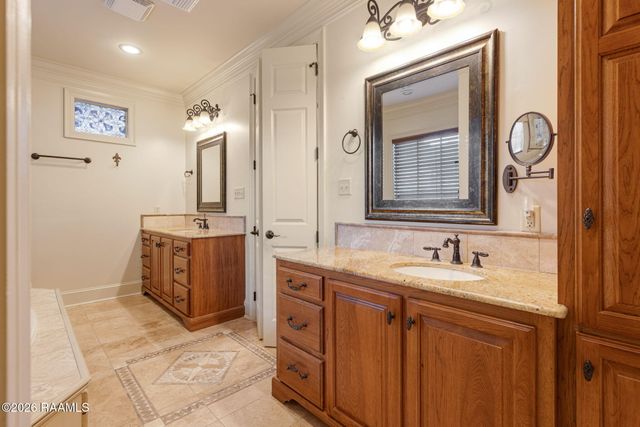 105 Shinnecock Hills Drive, Broussard, LA 70518