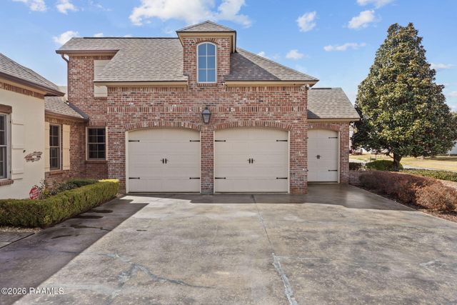 105 Shinnecock Hills Drive, Broussard, LA 70518