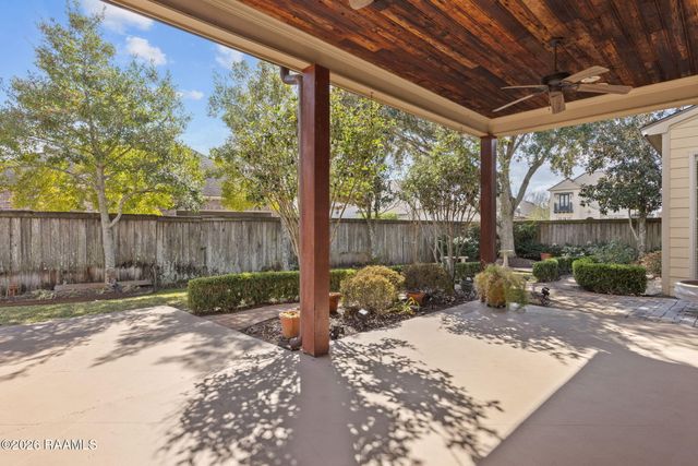 105 Shinnecock Hills Drive, Broussard, LA 70518