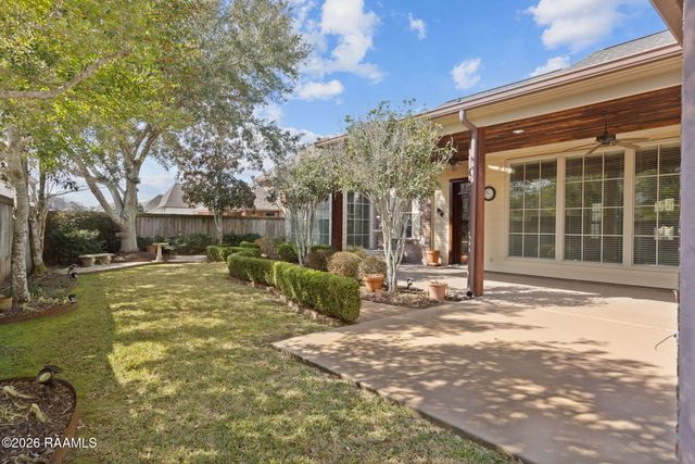 105 Shinnecock Hills Drive, Broussard, LA 70518