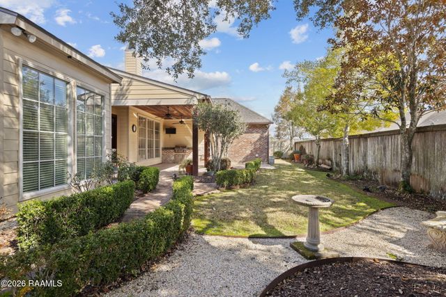 105 Shinnecock Hills Drive, Broussard, LA 70518